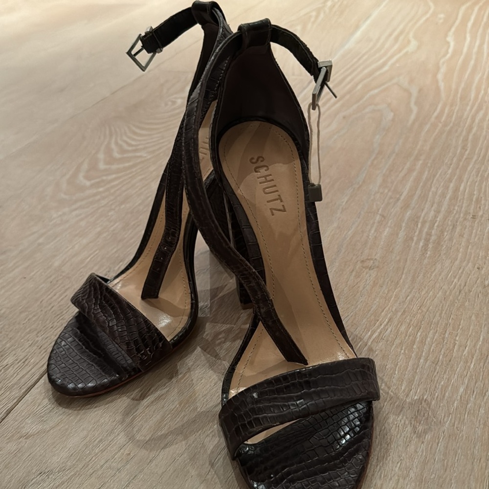 Shultz Heels - image 3